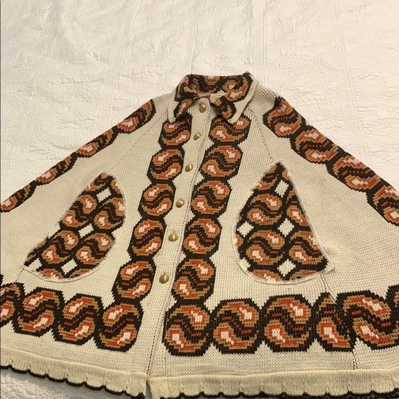 Sturbridge Sweaters - Vintage 1960-70’s Sturbridge Native American Cream Pattern Cape Buttons SzMedium